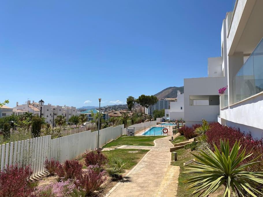 Apartment Deluxe Sea View With A Swimming Pool