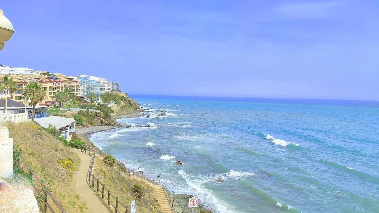 Apartment Brand New Modern 2 Bdrms Duplex Penthouse . Sea Views. 3 Min Walk To Beach! *