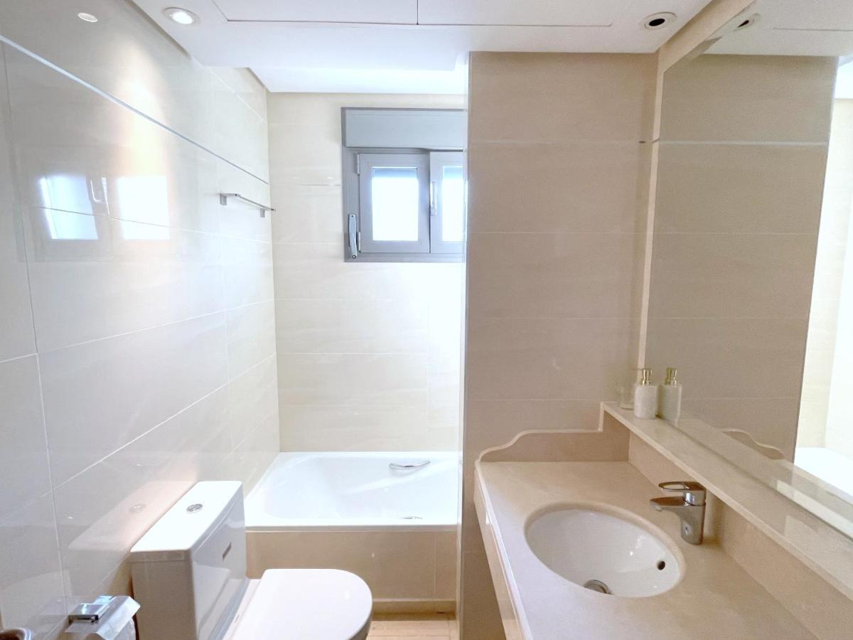 Brand New Modern 2 Bdrms Duplex Penthouse . Sea Views. 3 Min Walk To Beach!
