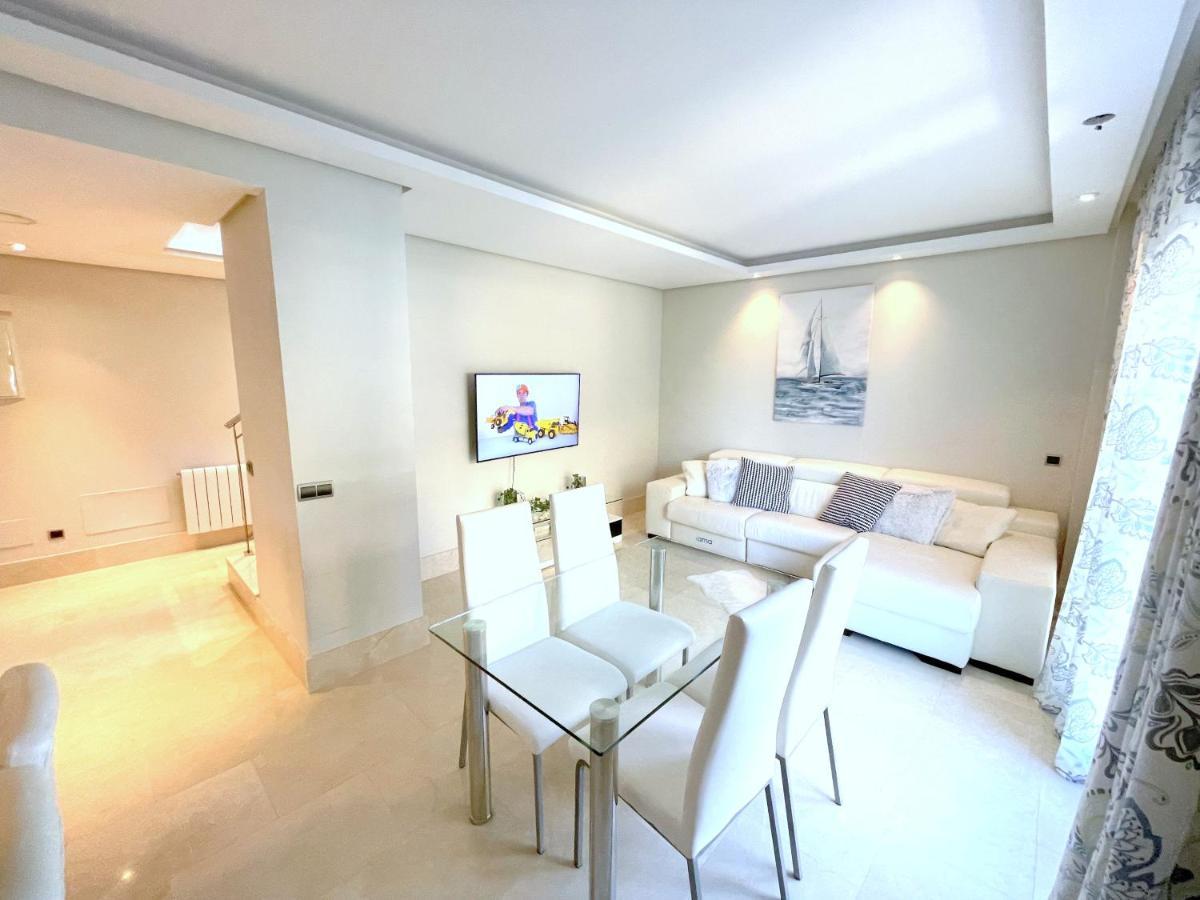Brand New Modern 2 Bdrms Duplex Penthouse . Sea Views. 3 Min Walk To Beach! Apartment Benalmadena