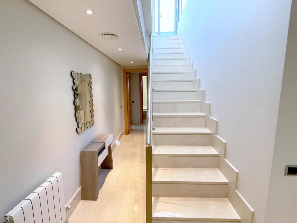 Brand New Modern 2 Bdrms Duplex Penthouse . Sea Views. 3 Min Walk To Beach! Apartment Benalmadena