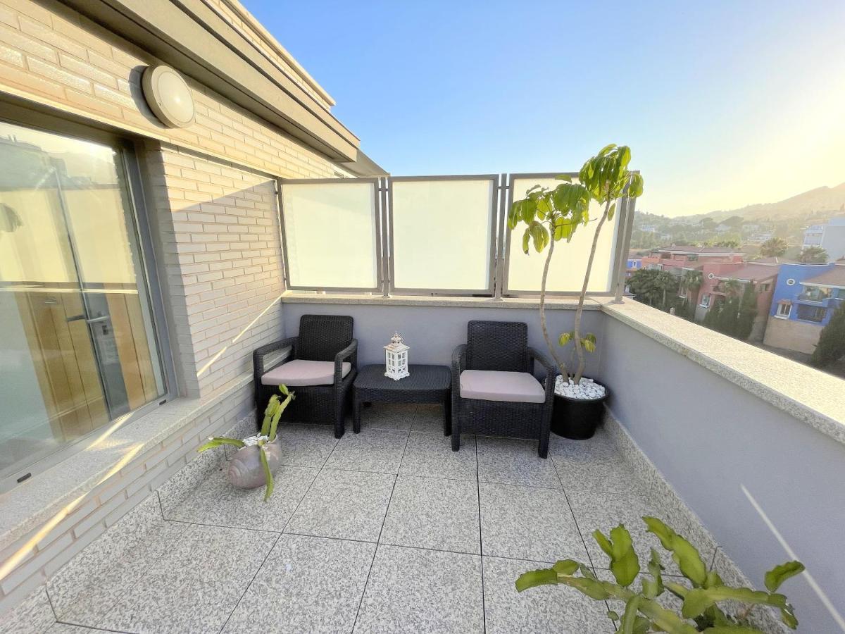 Apartment Brand New Modern 2 Bdrms Duplex Penthouse . Sea Views. 3 Min Walk To Beach!