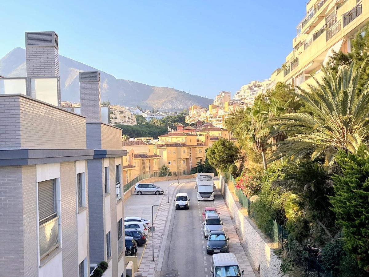 Brand New Modern 2 Bdrms Duplex Penthouse . Sea Views. 3 Min Walk To Beach! *