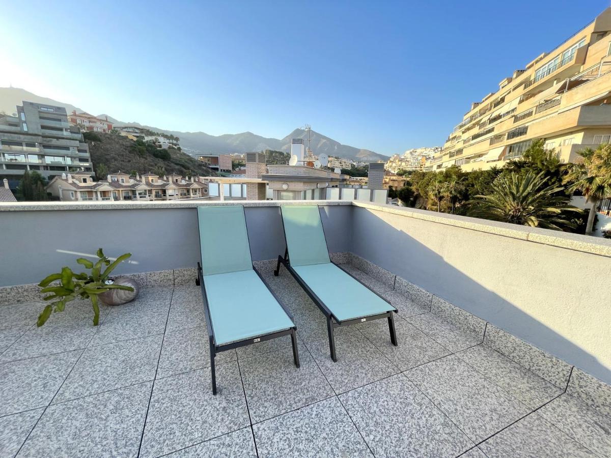 Brand New Modern 2 Bdrms Duplex Penthouse . Sea Views. 3 Min Walk To Beach! *