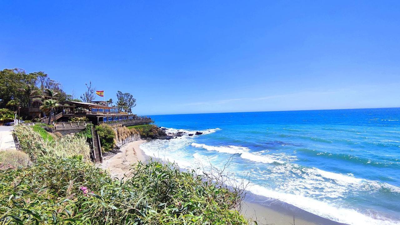 Brand New Modern 2 Bdrms Duplex Penthouse . Sea Views. 3 Min Walk To Beach!