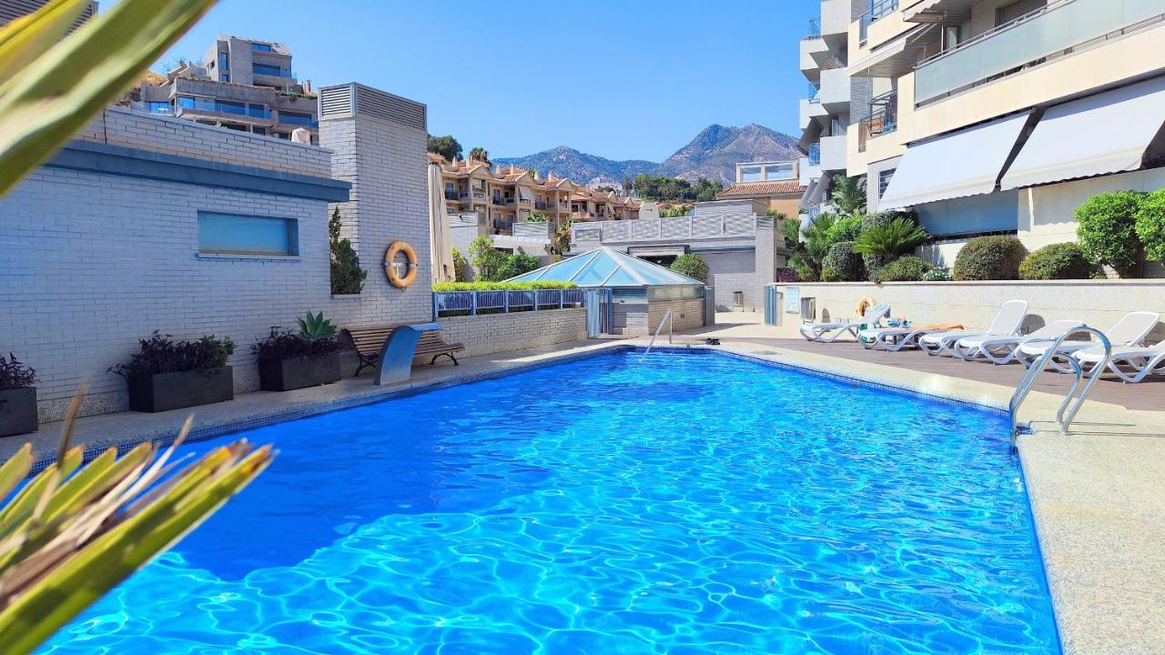 Brand New Modern 2 Bdrms Duplex Penthouse . Sea Views. 3 Min Walk To Beach! Apartment *