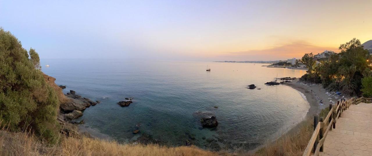 Brand New Modern 2 Bdrms Duplex Penthouse . Sea Views. 3 Min Walk To Beach! *