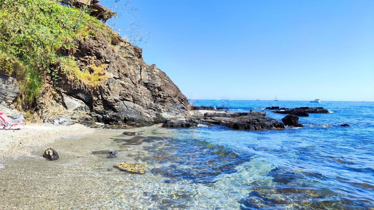 Brand New Modern 2 Bdrms Duplex Penthouse . Sea Views. 3 Min Walk To Beach! Apartment