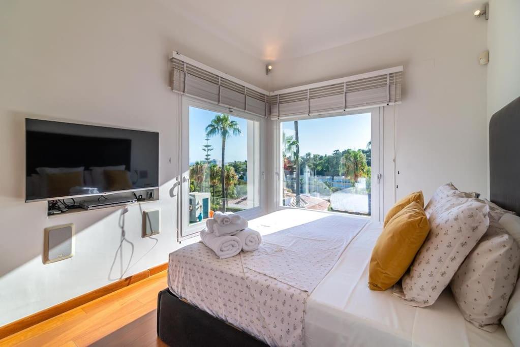 Ocean Views Luxury Next To *