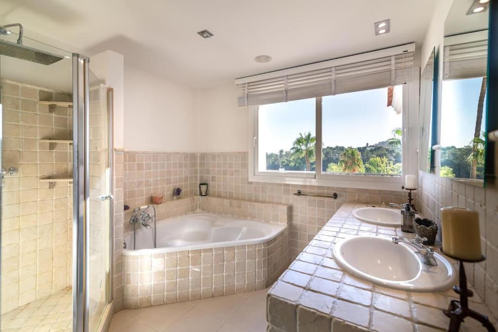 Villa Ocean Views Luxury Next To *