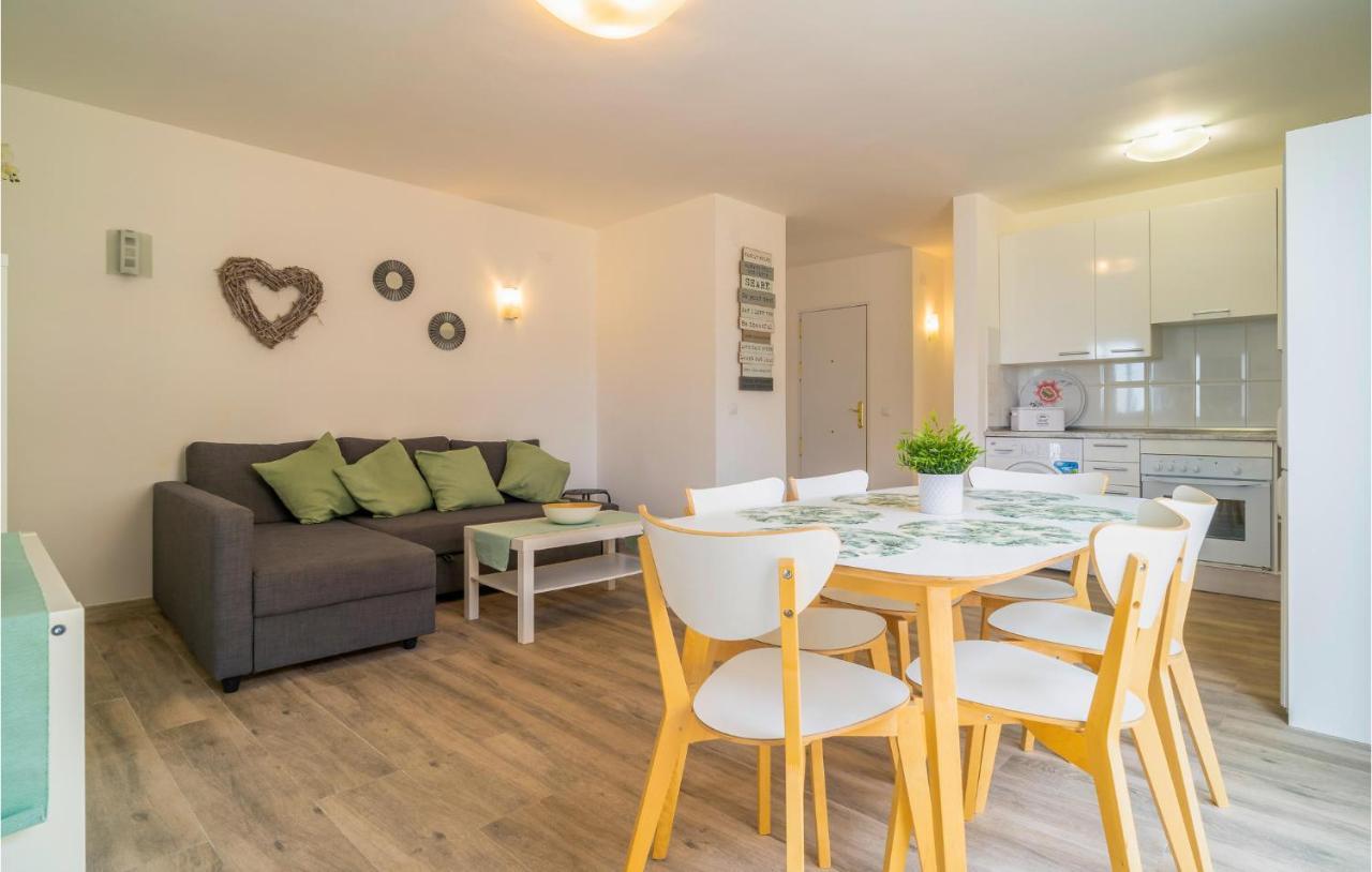 Apartment Cozy In Costa With Kitchen