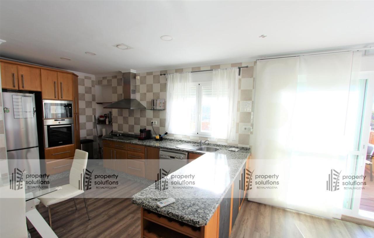 Apartamento ático Deluxe. Gran Terraza Con Vistas Panorámicas. Piscina De Temporada. Parking Gratis.