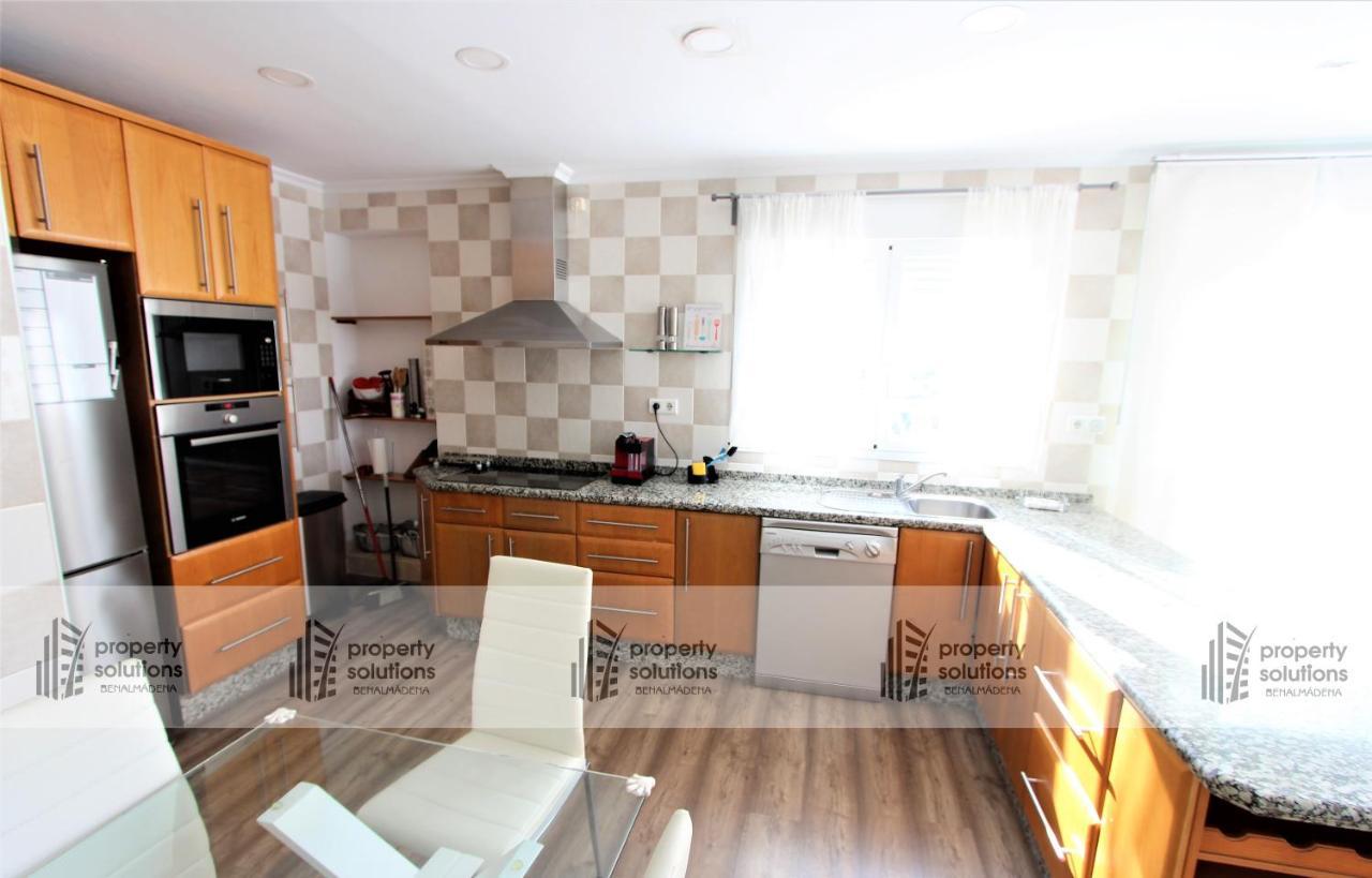 Apartamento ático Deluxe. Gran Terraza Con Vistas Panorámicas. Piscina De Temporada. Parking Gratis.