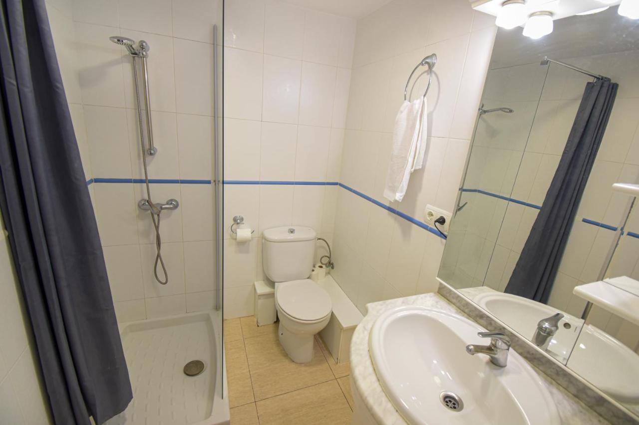 Apartment Benal Beach, Superb 2 Bedroom 2 Bathroom Front Sleeps 6 Benalmadena