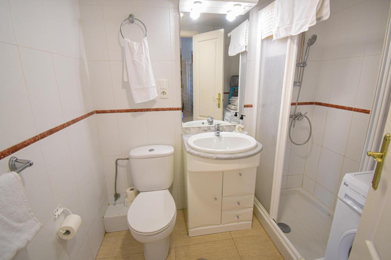 Benal Beach, Superb 2 Bedroom 2 Bathroom Front Sleeps 6 *
