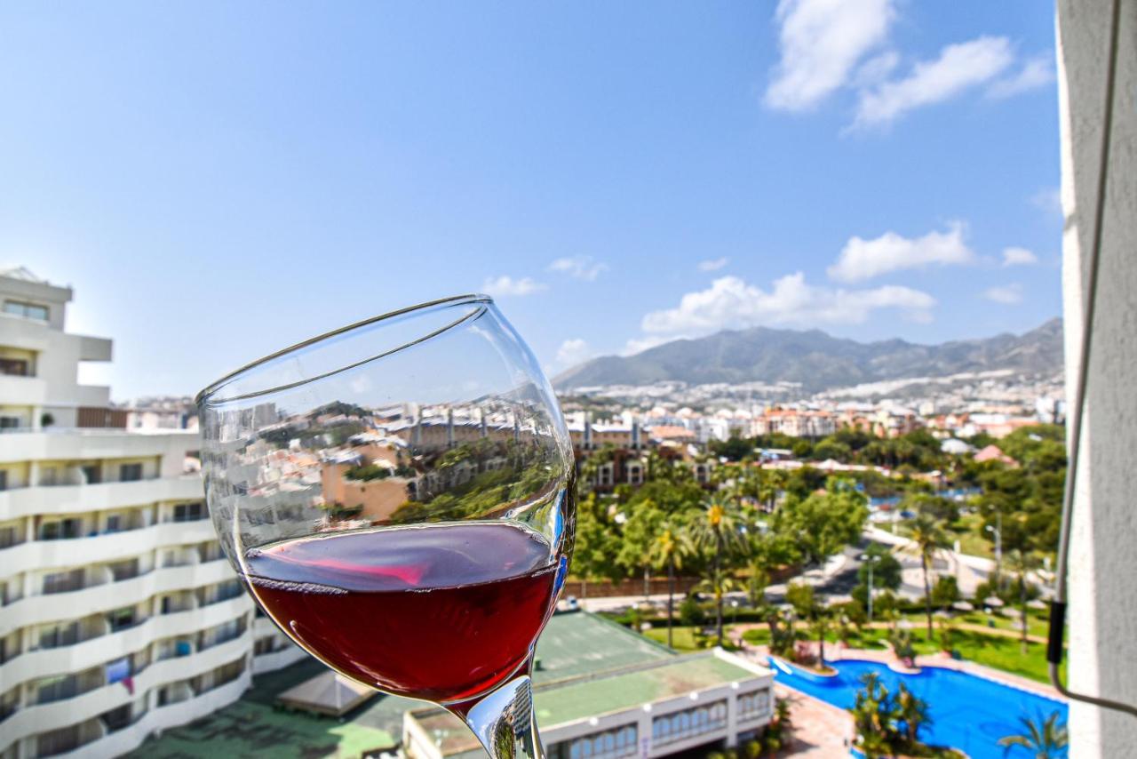 Benal Beach, Superb 2 Bedroom 2 Bathroom Front Sleeps 6 *
