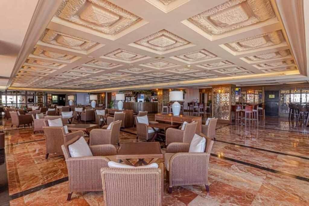 Appartement 797 Rentals- En Sunset Con Vistas Al Jardin *