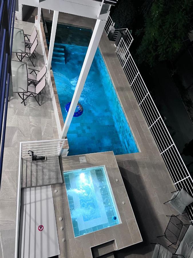 Dream With Heated Swimming Pool, Jacuzzi, Waterfall, Heating Is Extra Villa