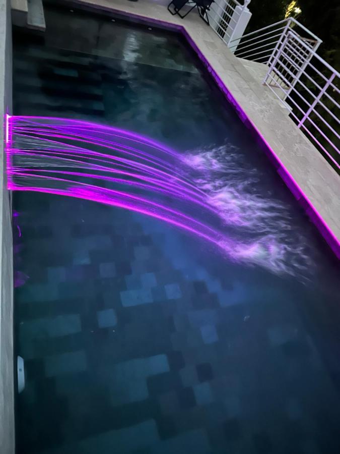 Dream With Heated Swimming Pool, Jacuzzi, Waterfall, Heating Is Extra Villa *