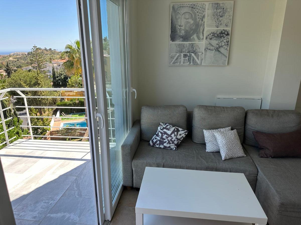 Villa Dream With Heated Swimming Pool, Jacuzzi, Waterfall, Heating Is Extra Benalmádena