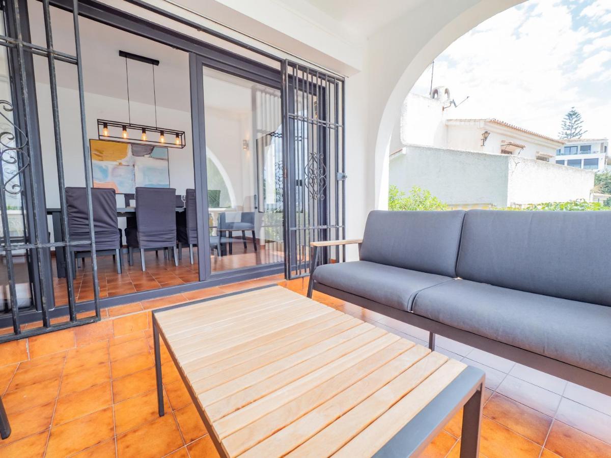 Cubo's Front Villa