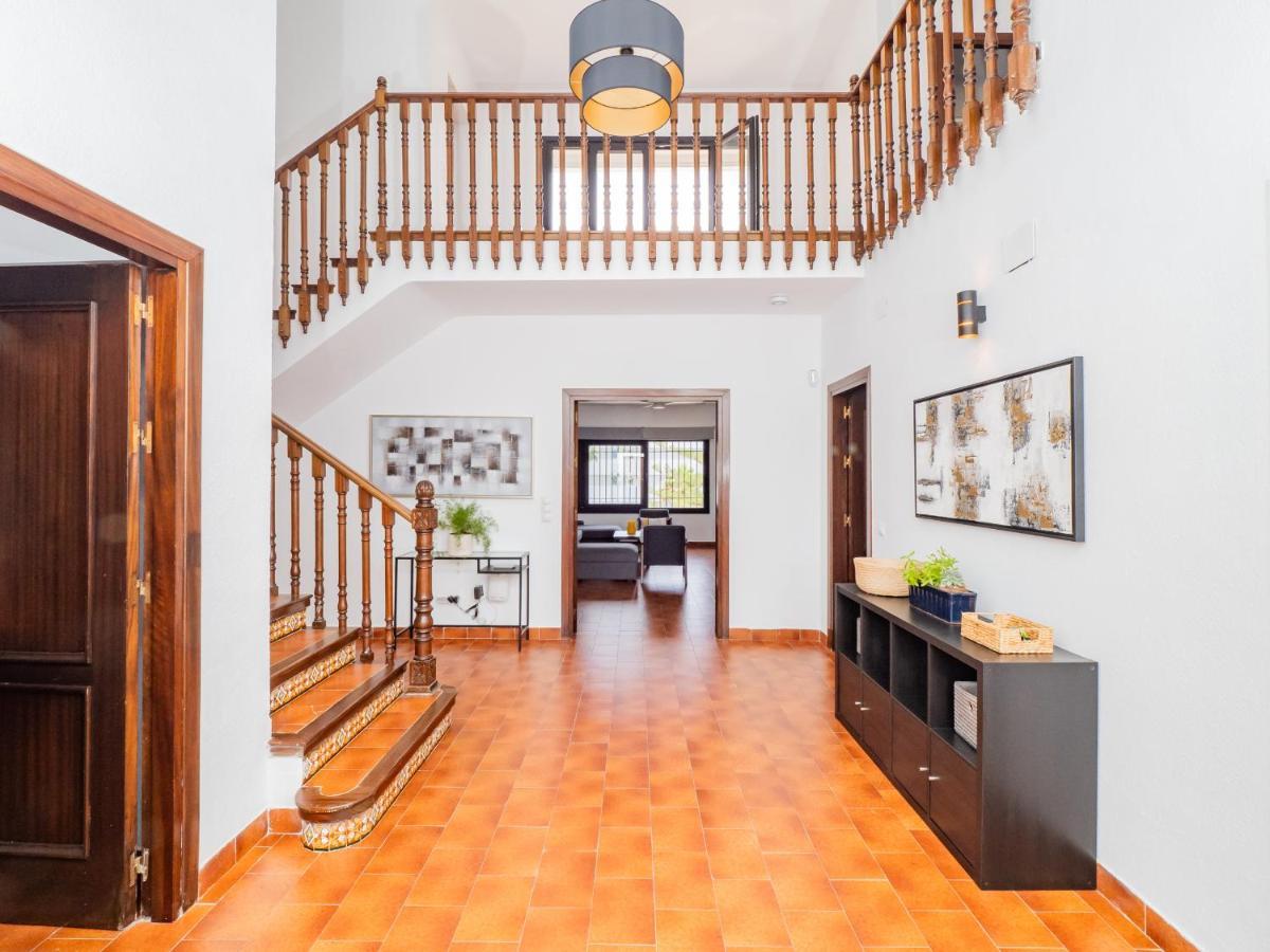 Cubo's Front Villa *