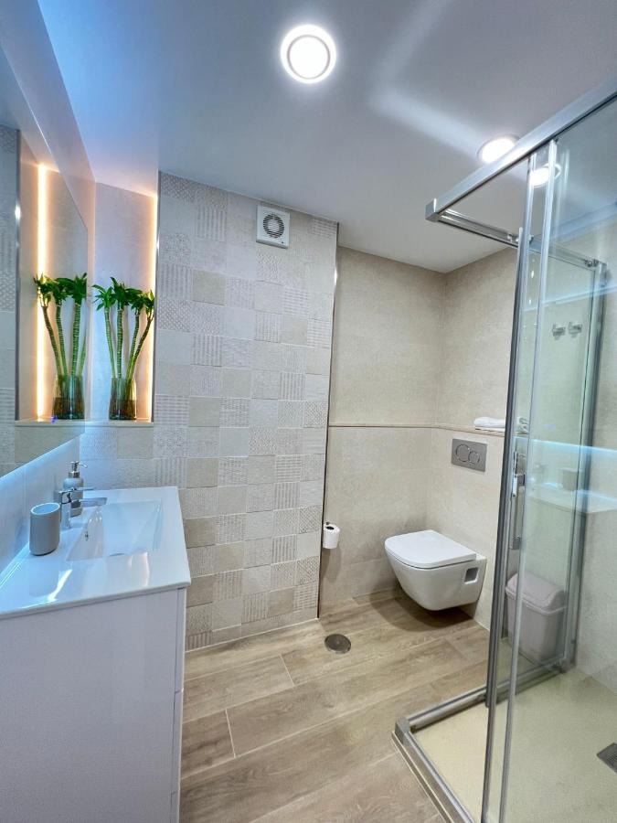 Great In The Piscis Building, Located In Coast * Benalmadena