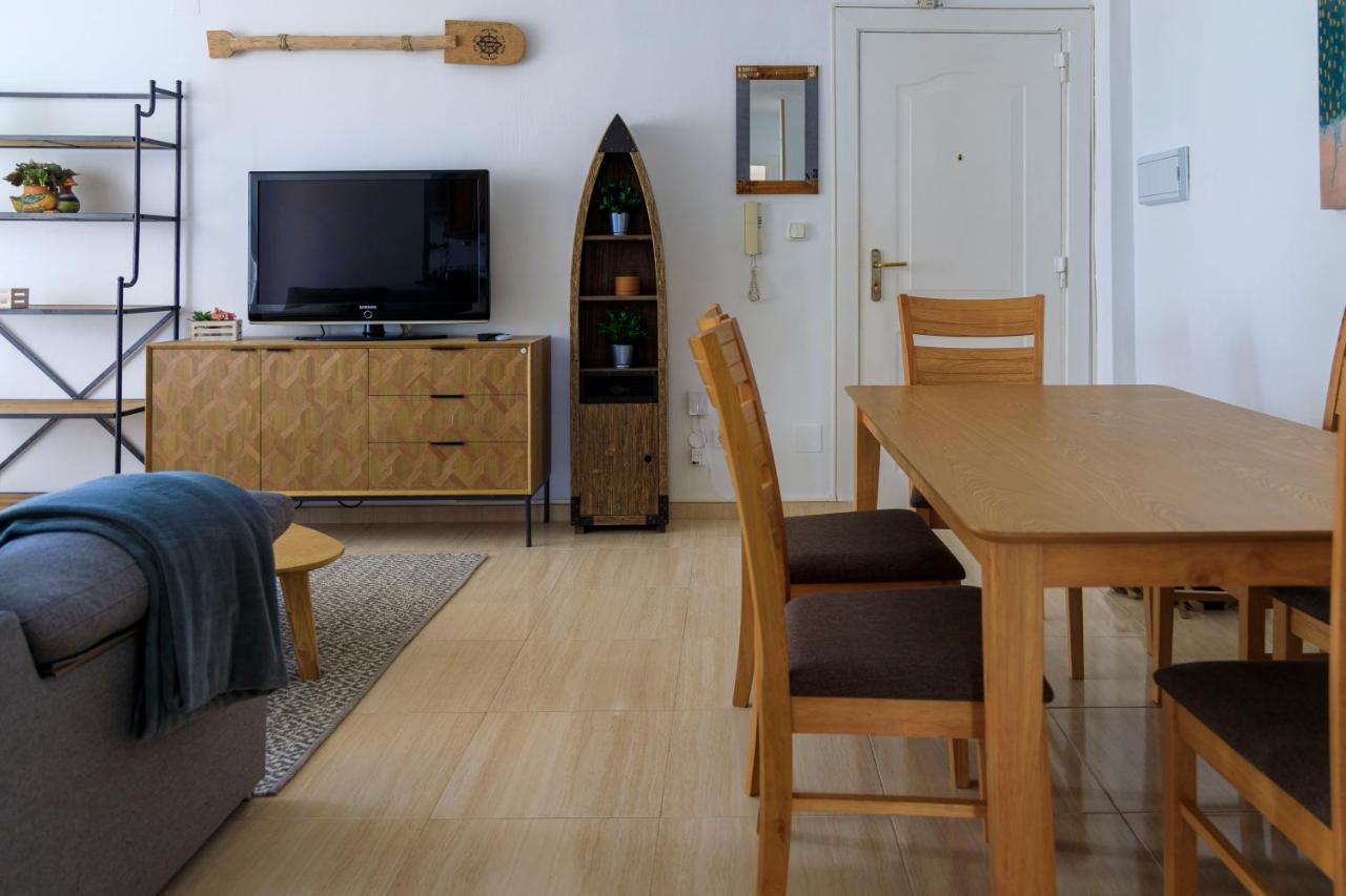 Appartement First Line Sea Views With Pool And Free Parking