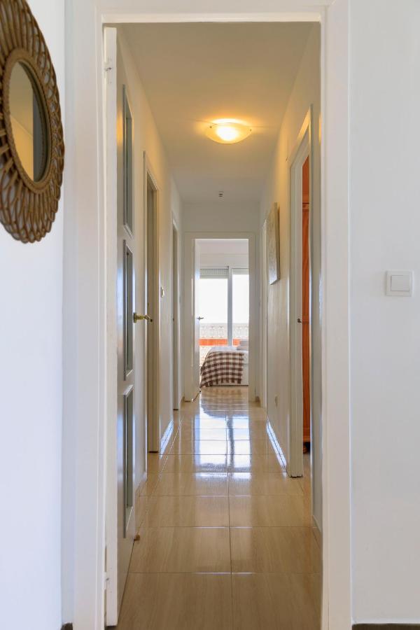 First Line Sea Views With Pool And Free Parking Appartement
