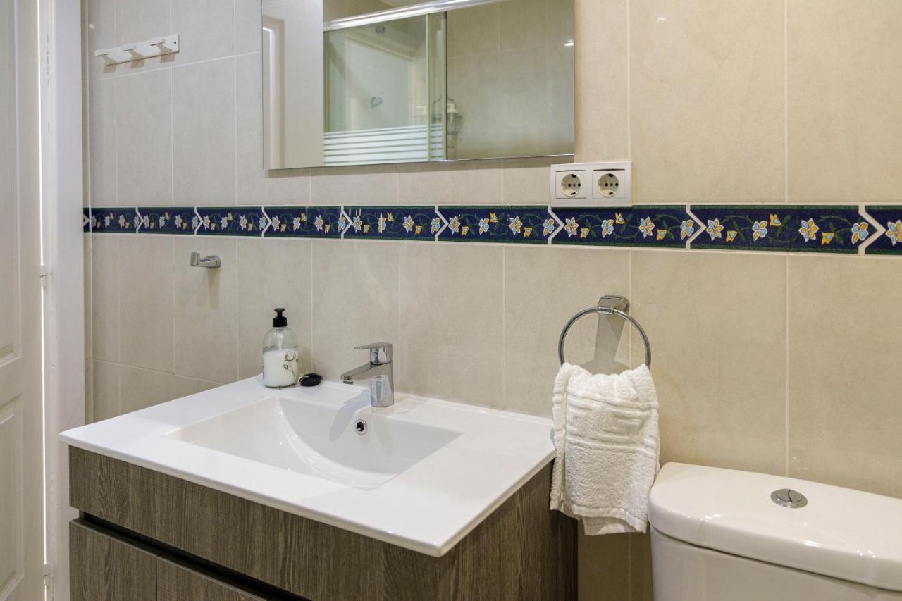 First Line Sea Views With Pool And Free Parking