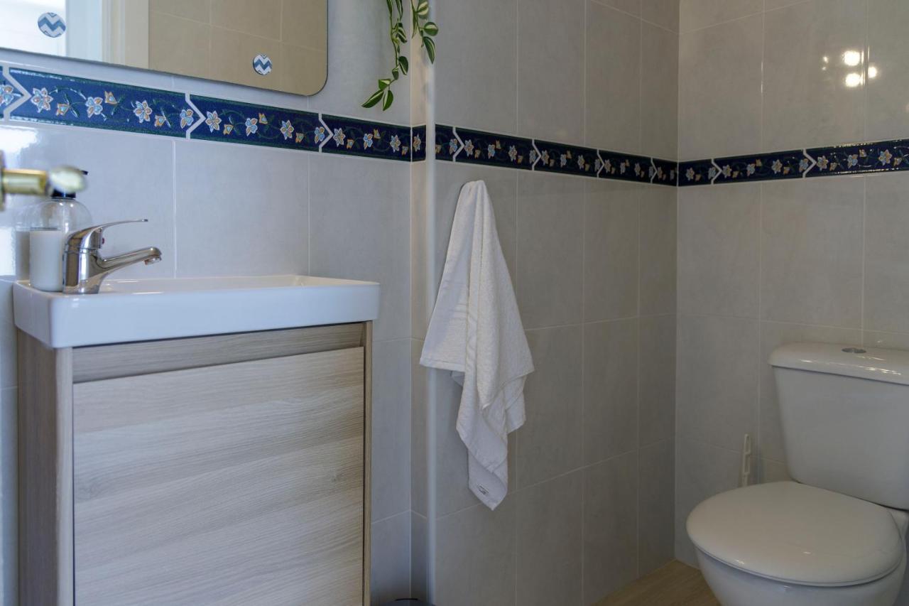 First Line Sea Views With Pool And Free Parking *