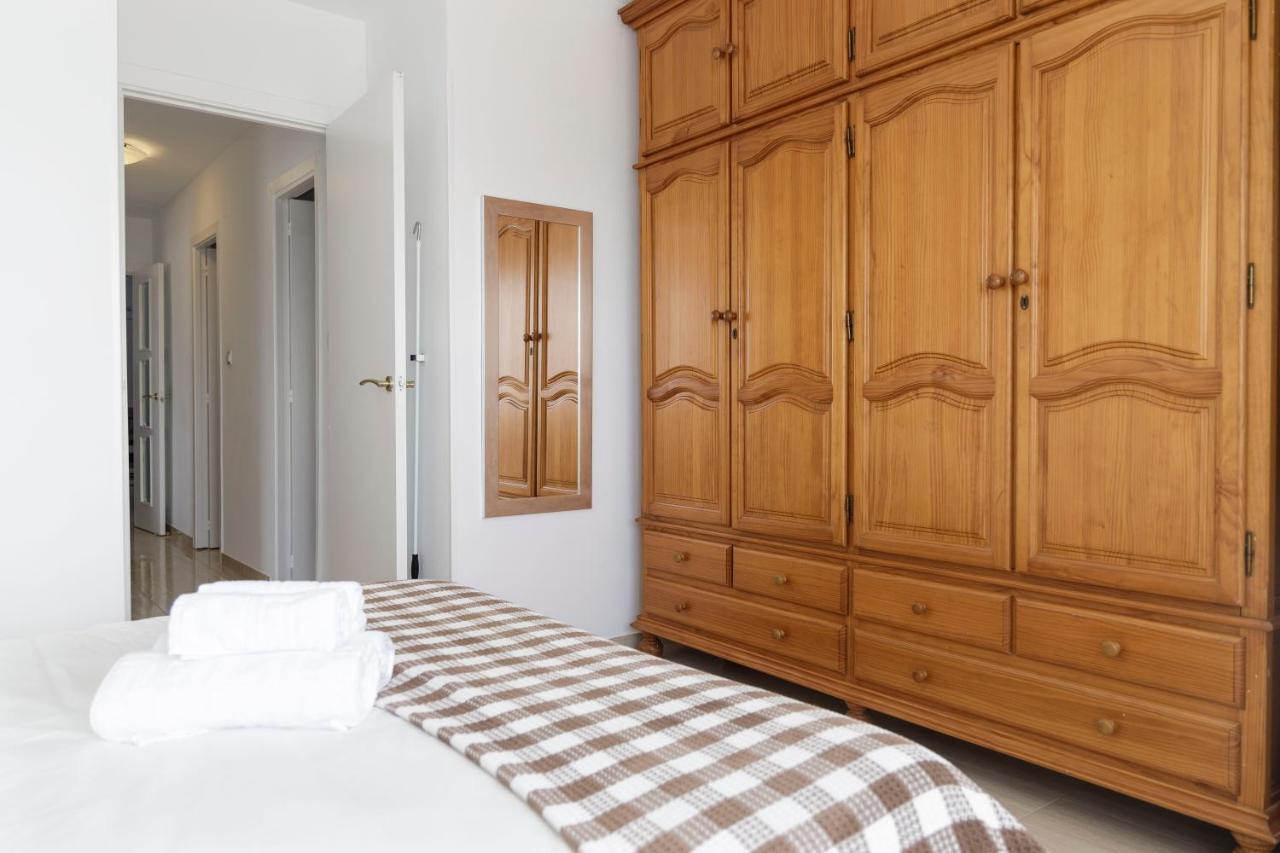 First Line Sea Views With Pool And Free Parking Appartement