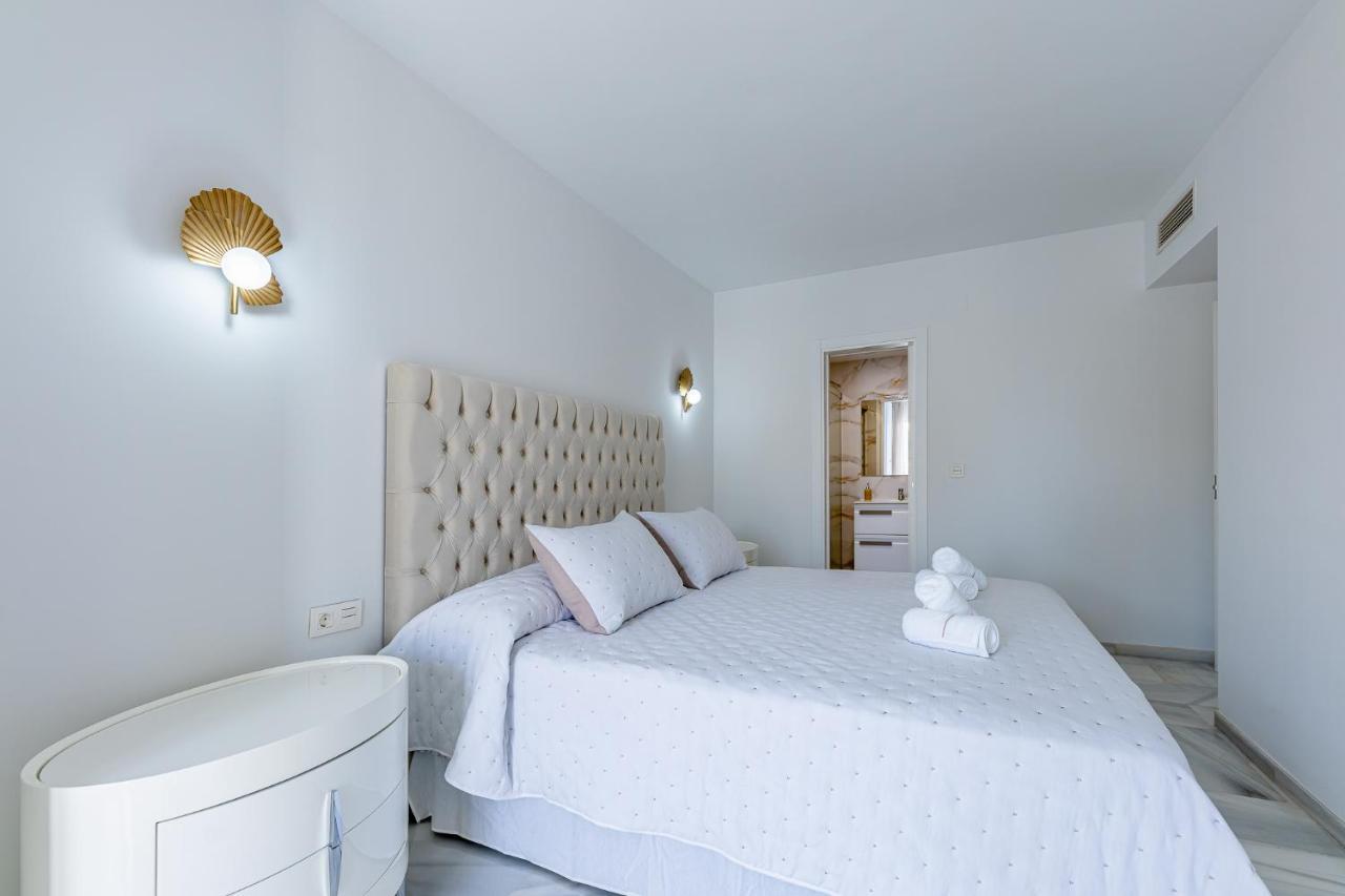 Apartment In Puerto Marina With Sea Views, First Line, Benalmádena