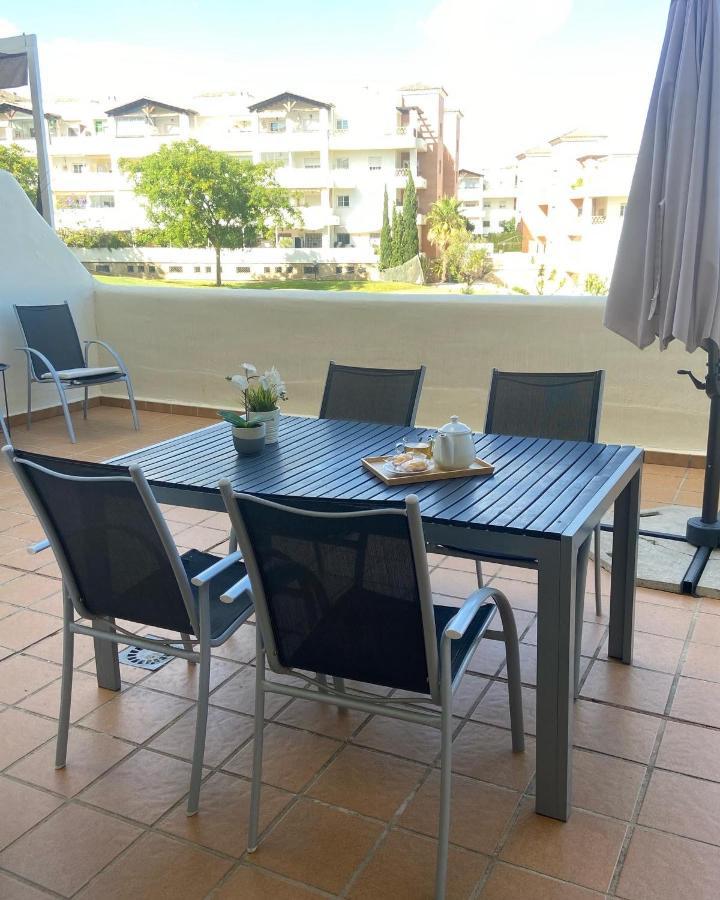 El Pensador, Luxe Aan Golfbaan *