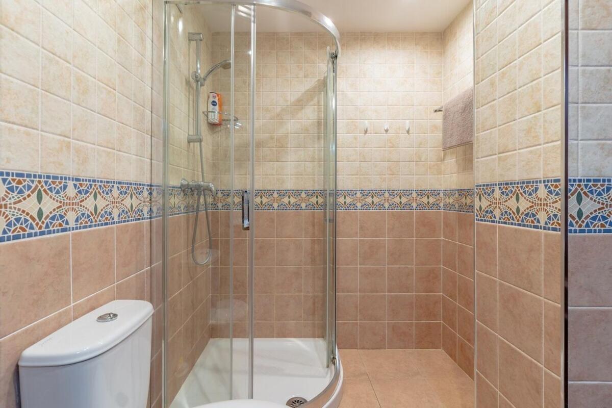 3 Bedroom Close To The Apartment *