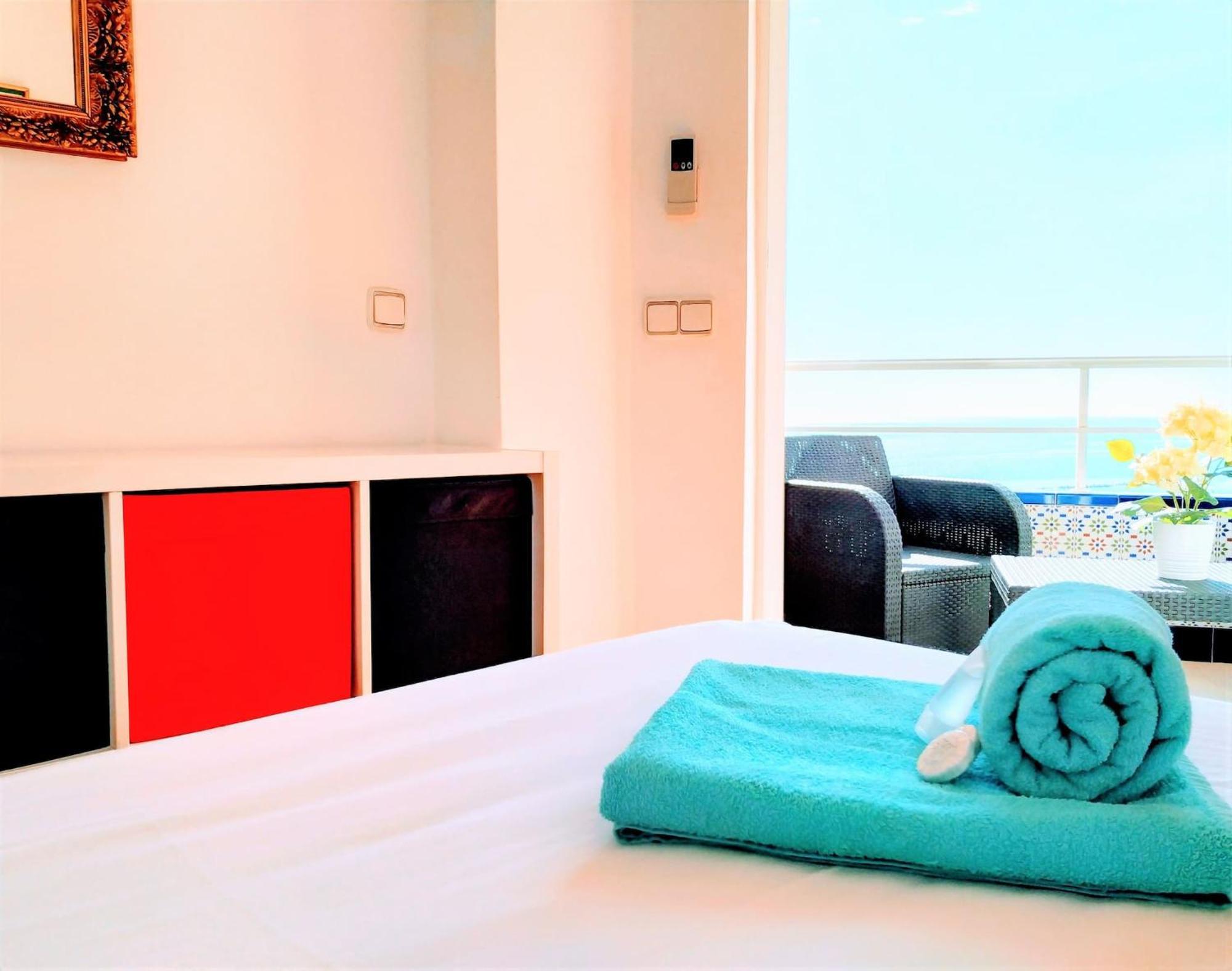 Deluxe Penthouse With Sea Views Near Puerto Marina *