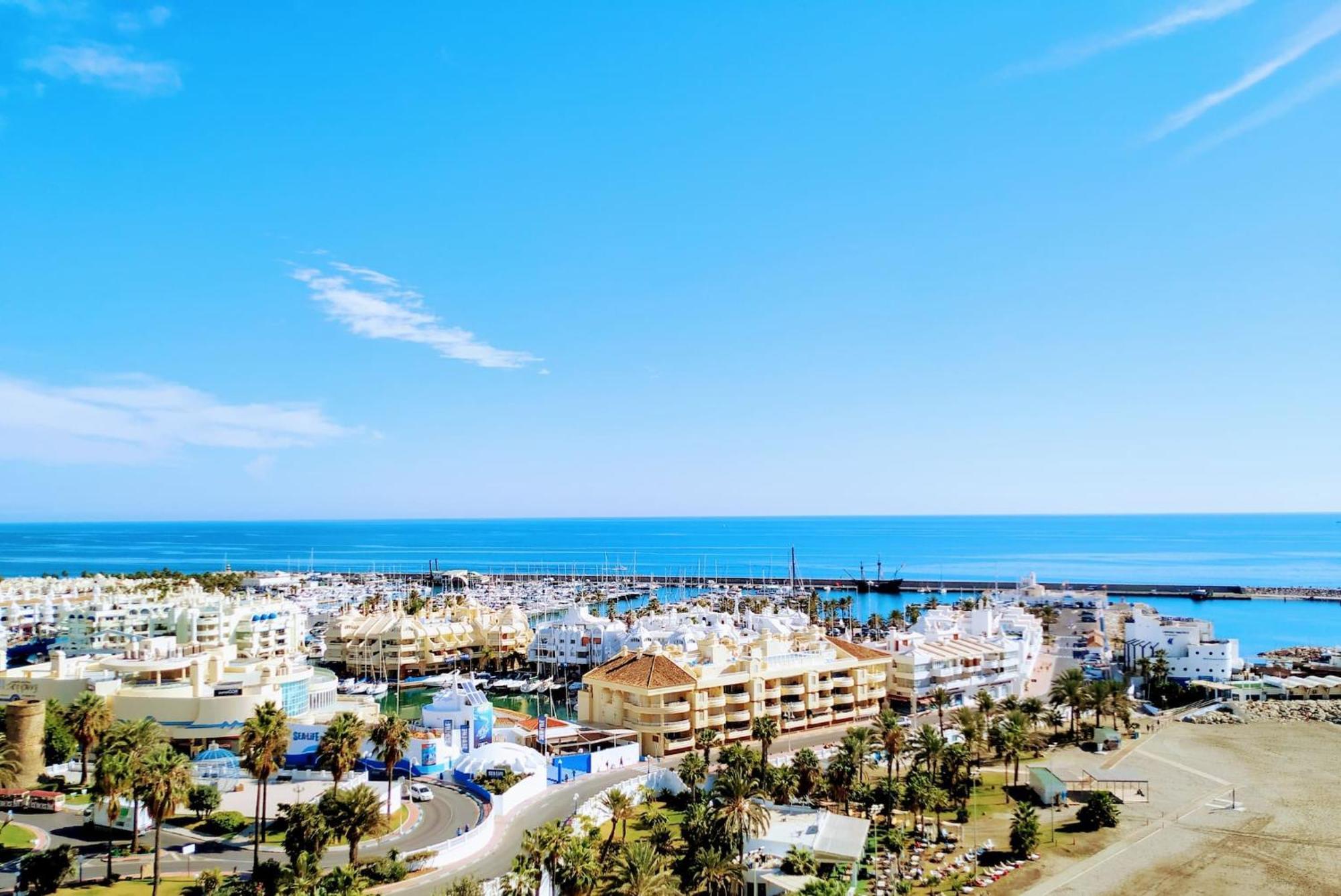 Deluxe Penthouse With Sea Views Near Puerto Marina Apartment *