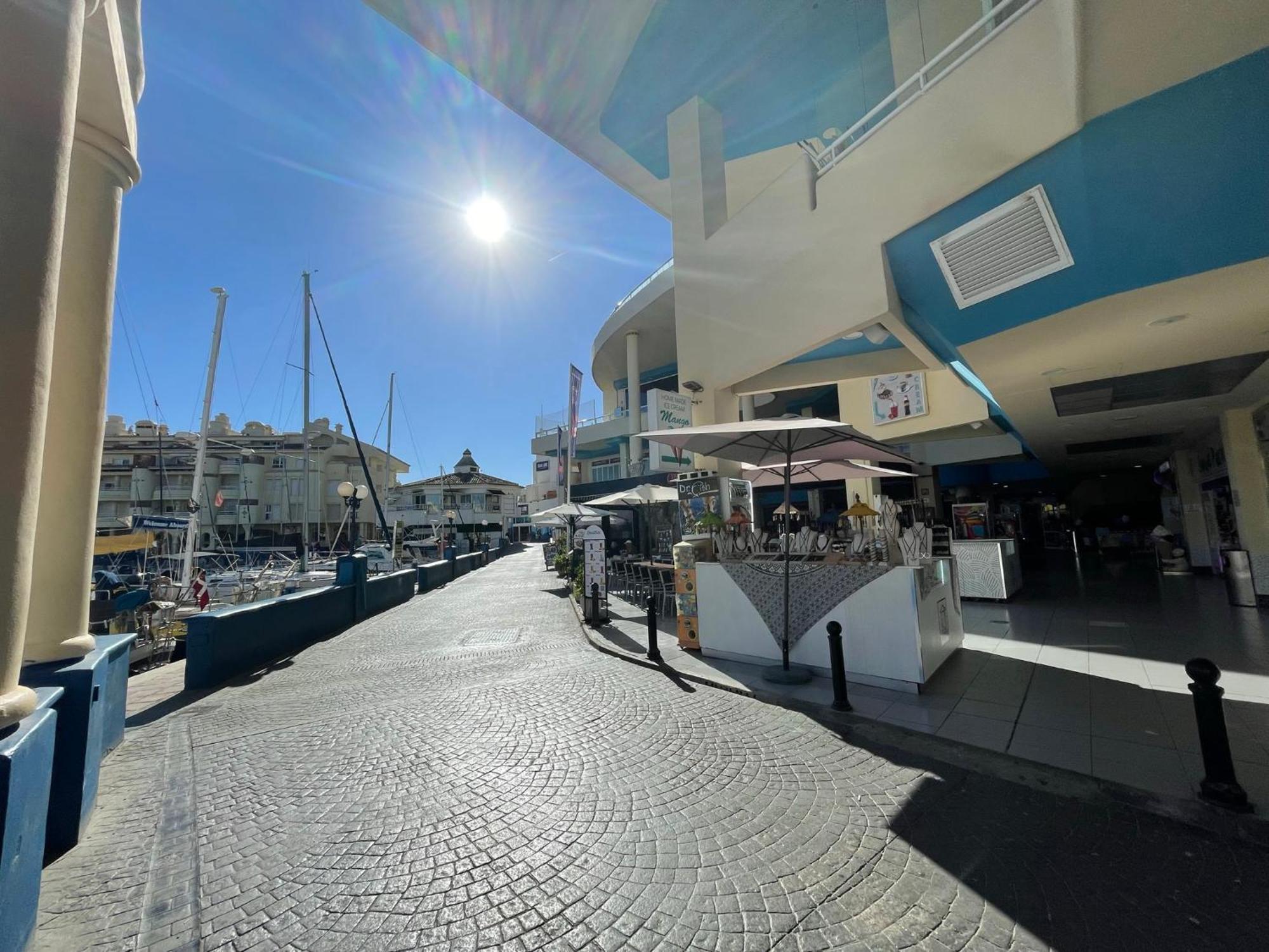 Isla Puerto Marina *