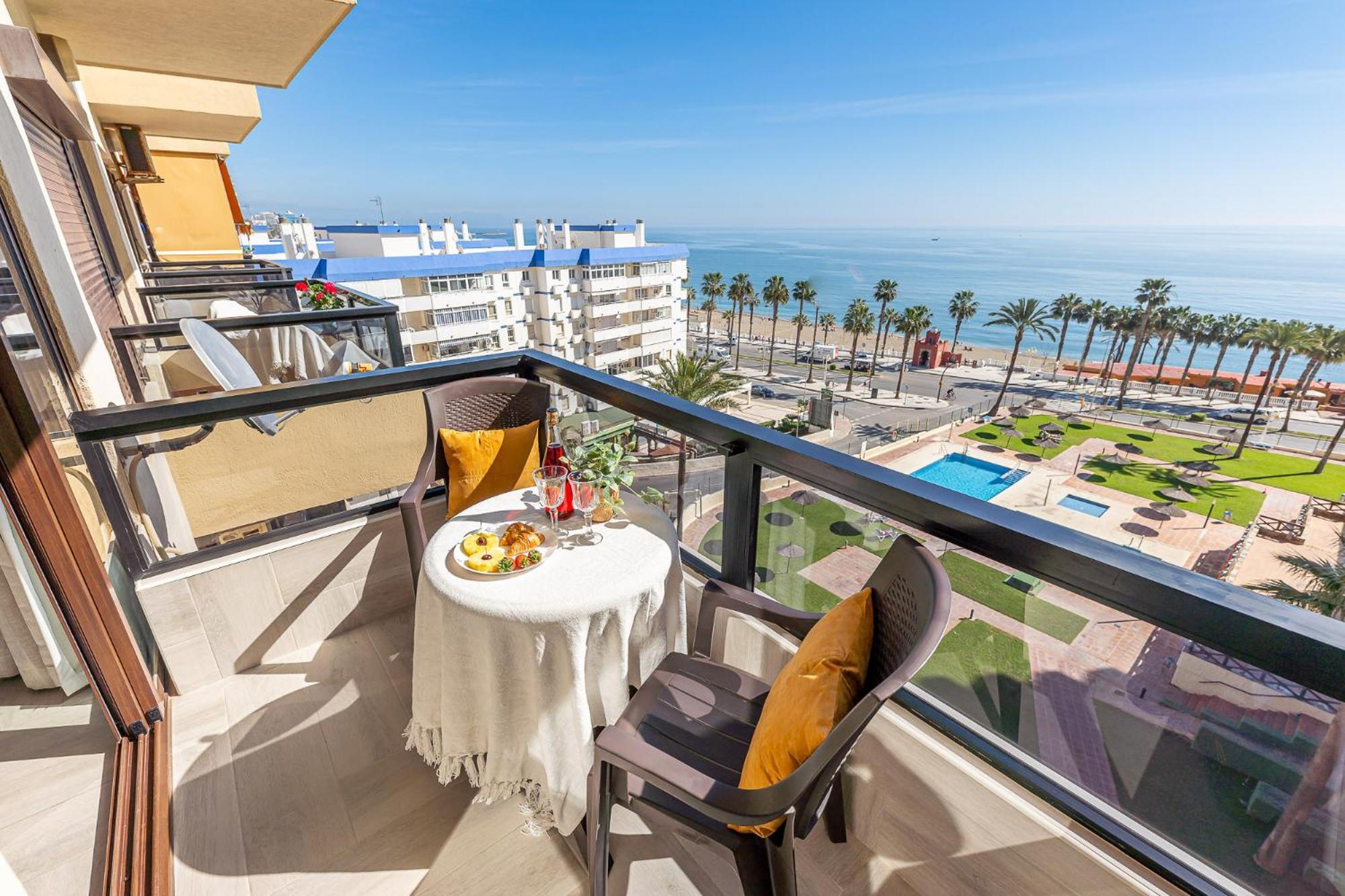 797 - Renovado Con Hermosas Vistas Benalmadena