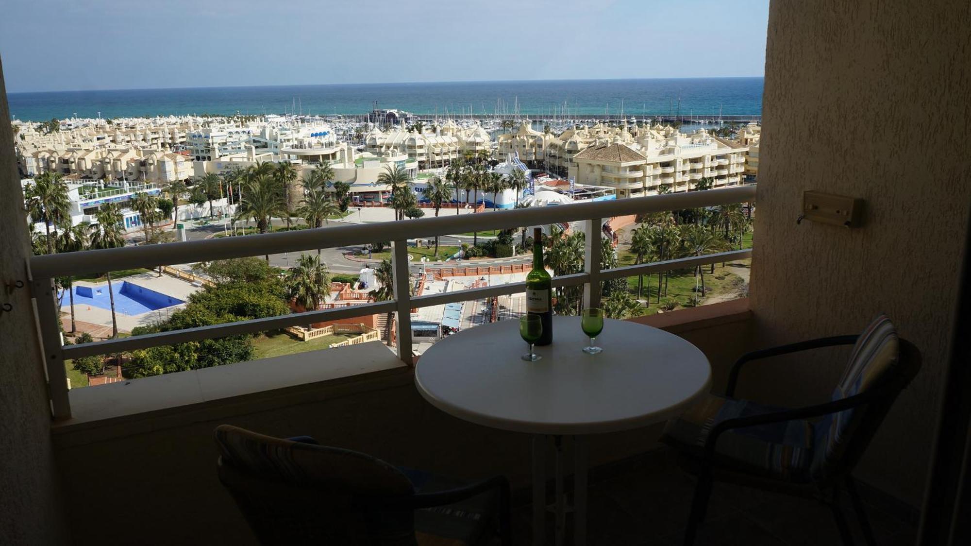 First Line, To The Beach, 1 Bed , Sleeps Benalmádena