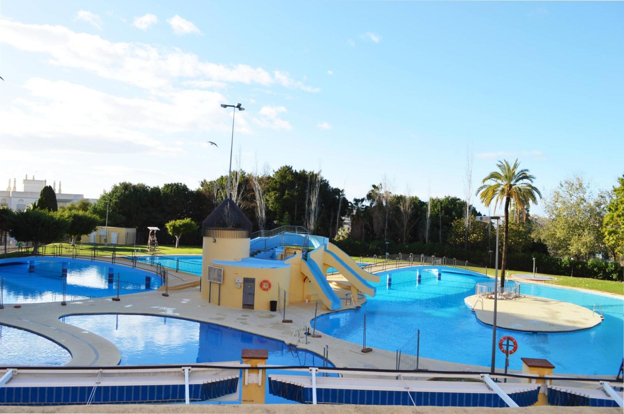 With Swimming Pool Open Year * Benalmádena
