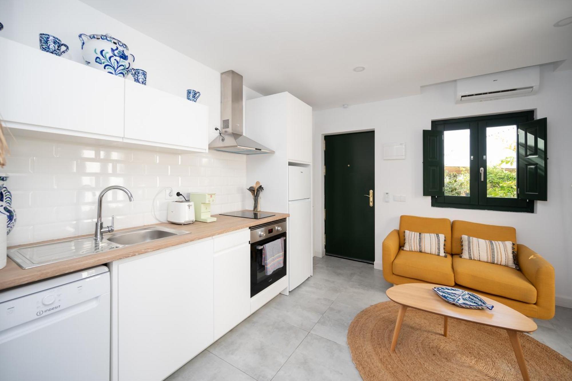 Lovely House In Peaceful Courtyard Apartment Benalmadena
