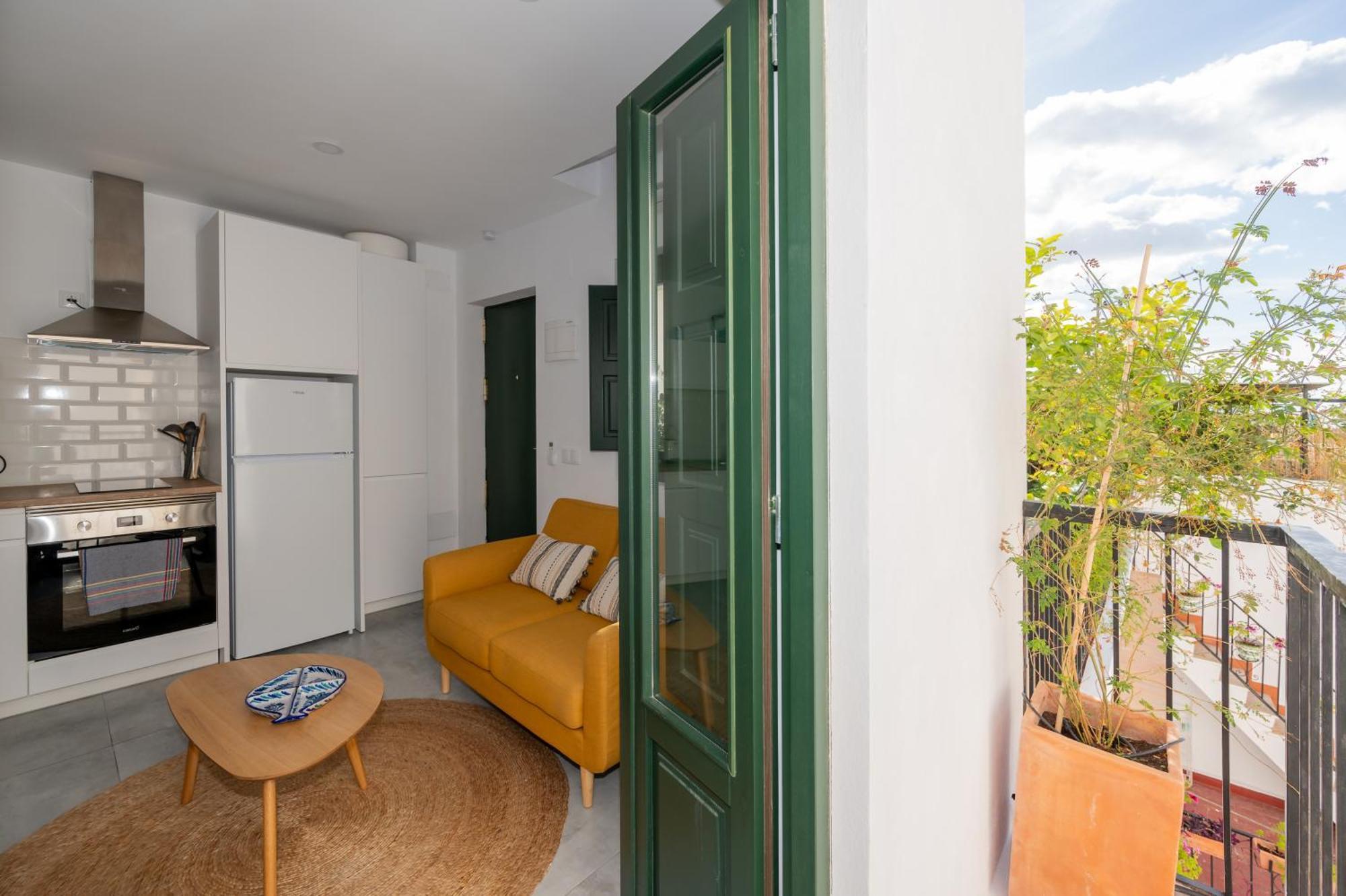 Lovely House In Peaceful Courtyard Apartment *