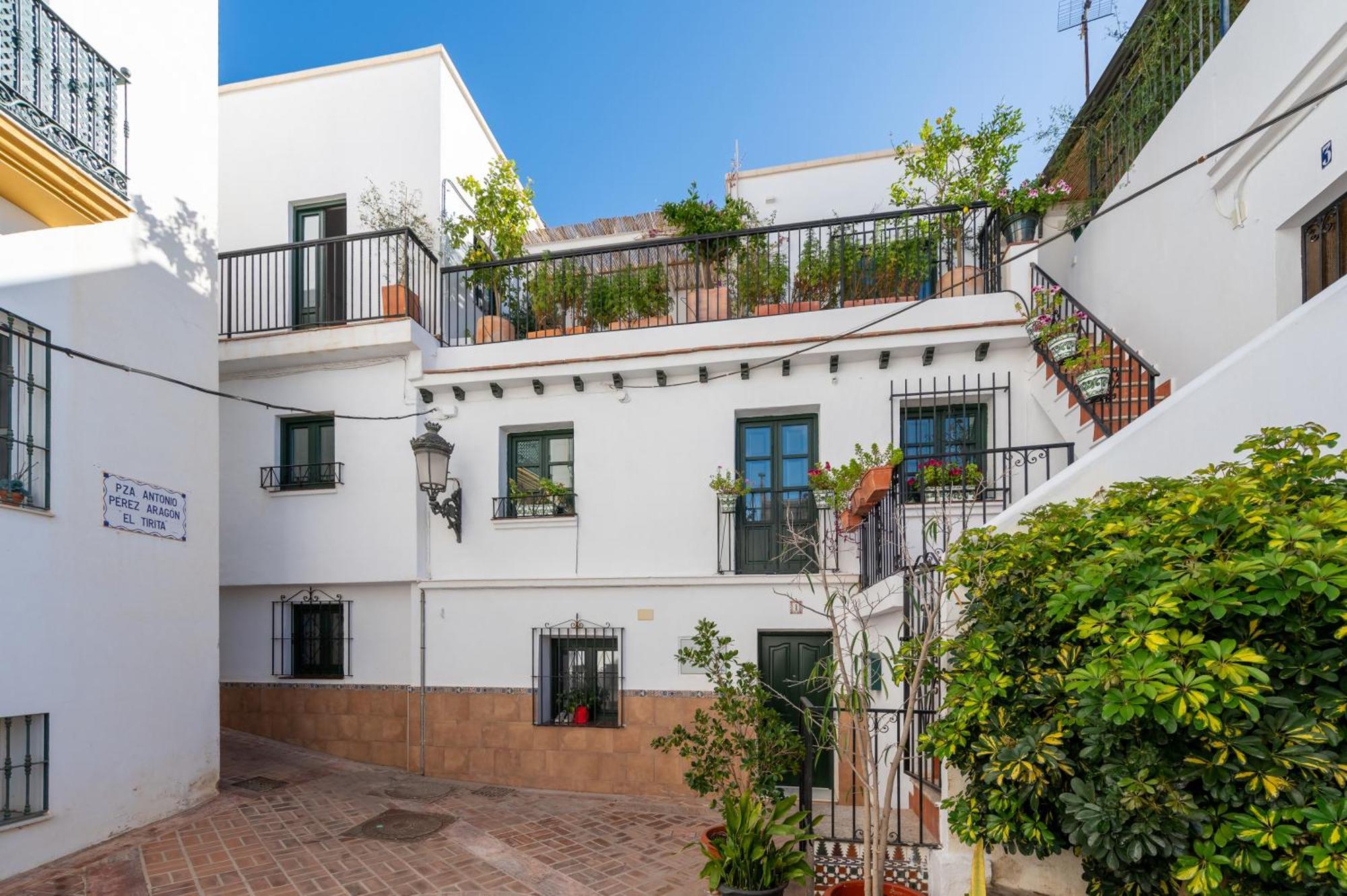 Apartment Lovely House In Peaceful Courtyard