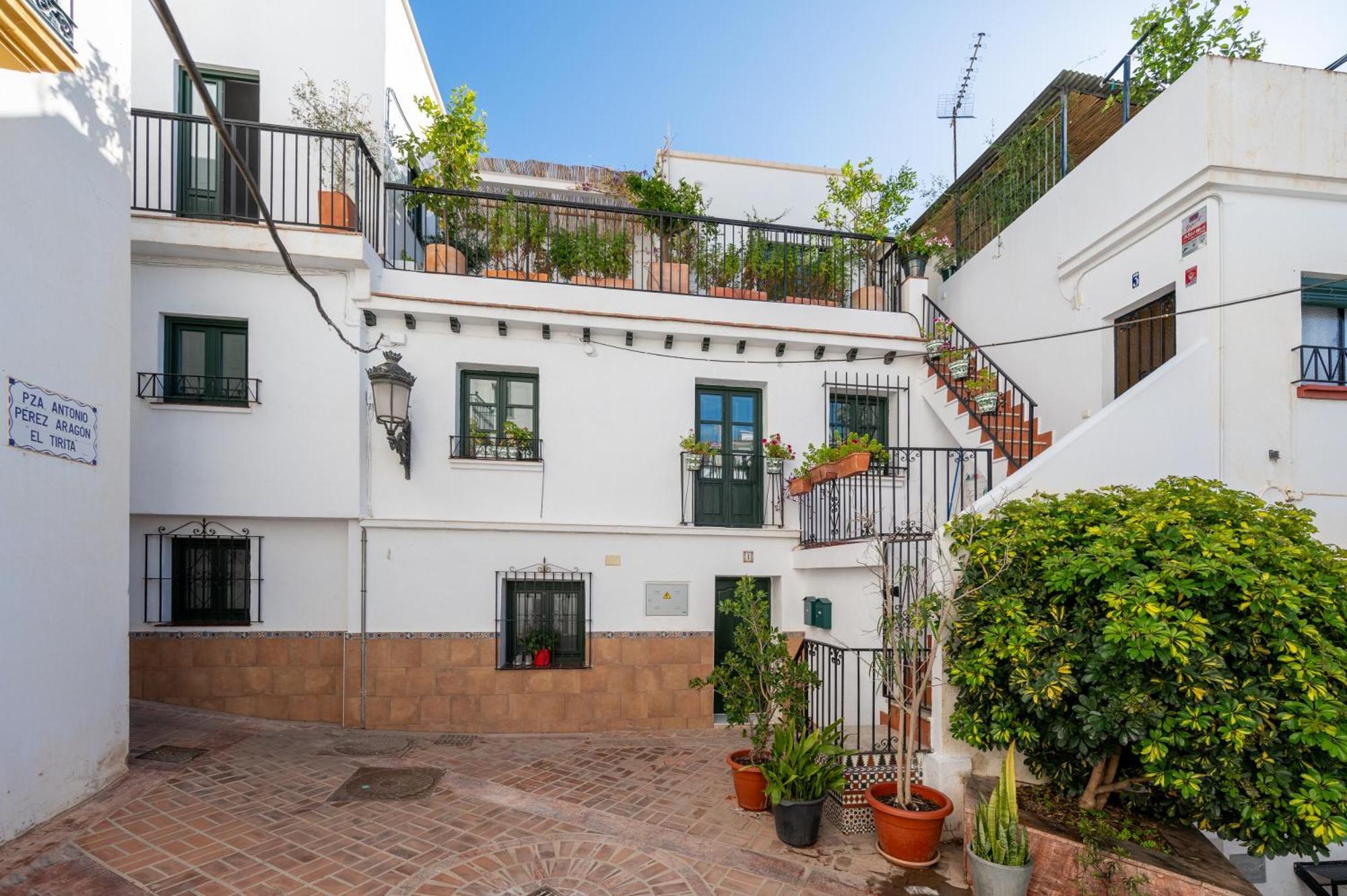 Lovely House In Peaceful Courtyard *