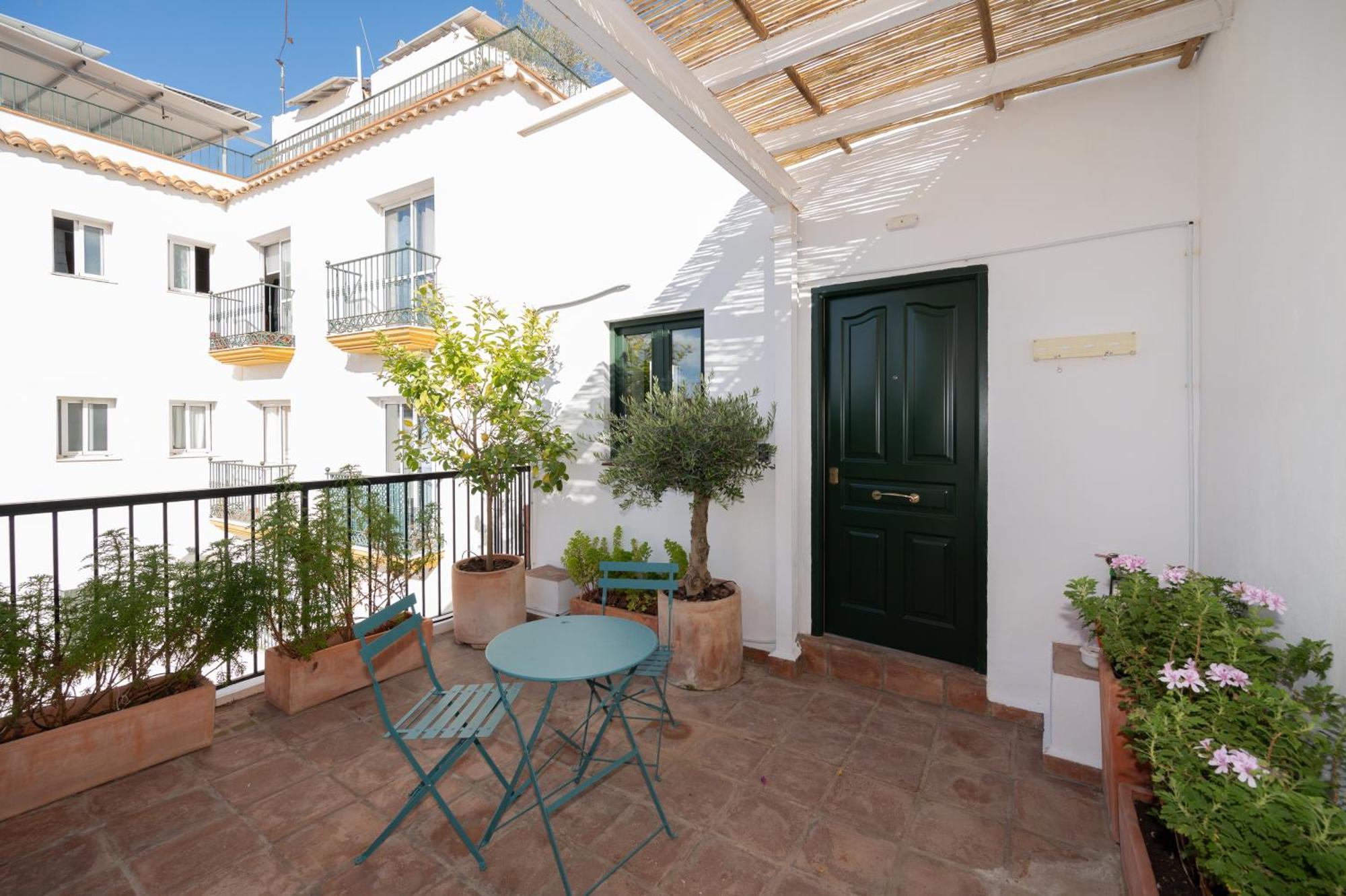 Lovely House In Peaceful Courtyard Apartment