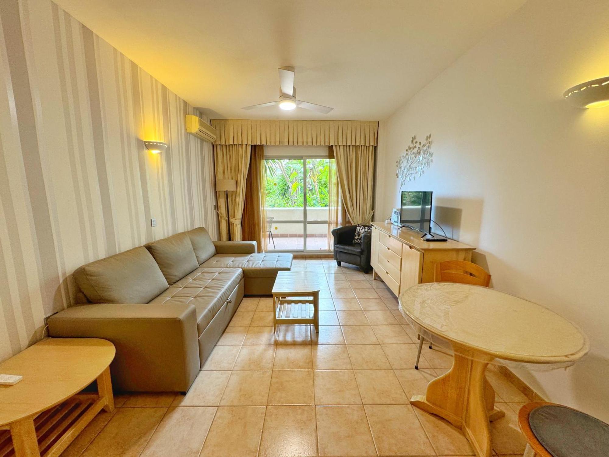 Apartment 797 Rentals- Precioso Piso Con Vistas Al Jardin En Benalbeach *