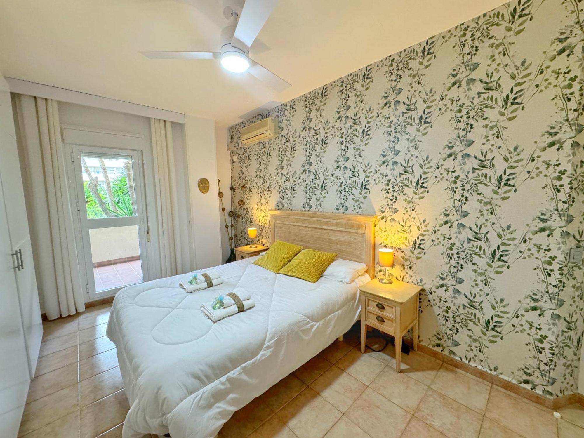 797 Rentals- Precioso Piso Con Vistas Al Jardin En Benalbeach