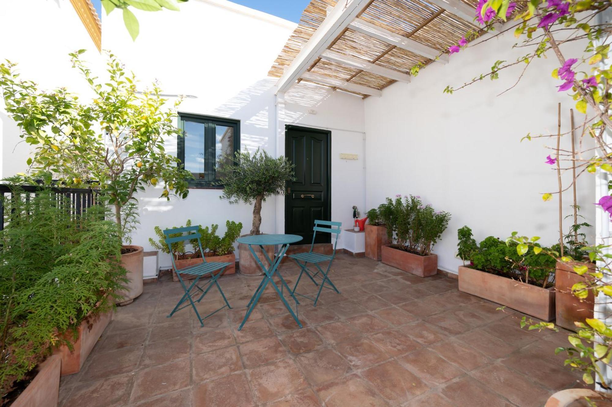 Lovely House In Peaceful Courtyard Benalmadena