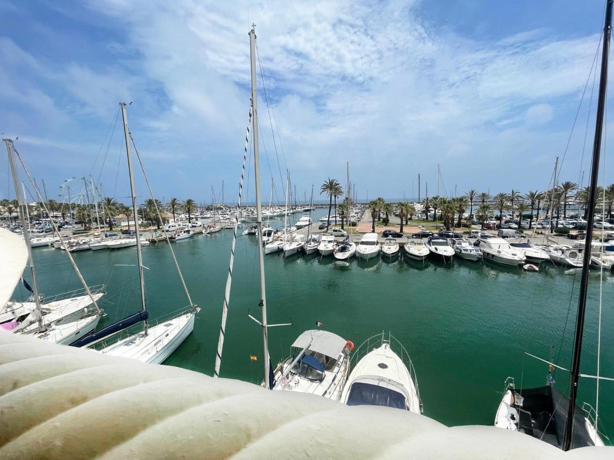 Isla Puerto Marina